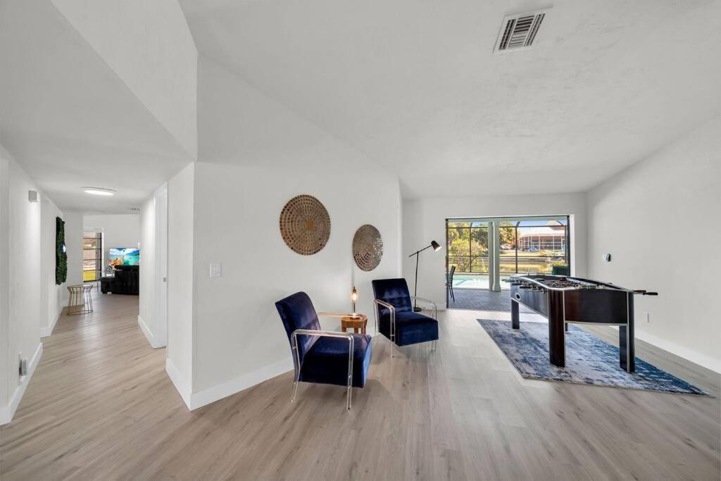 Luxury Waterfront Haven In Cape Coral - Dog-Friendly Escape With Private Pool Villa Екстериор снимка
