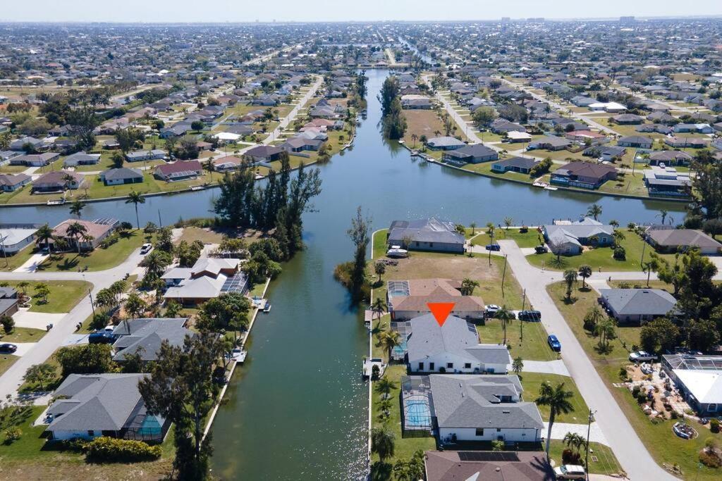 Luxury Waterfront Haven In Cape Coral - Dog-Friendly Escape With Private Pool Villa Екстериор снимка