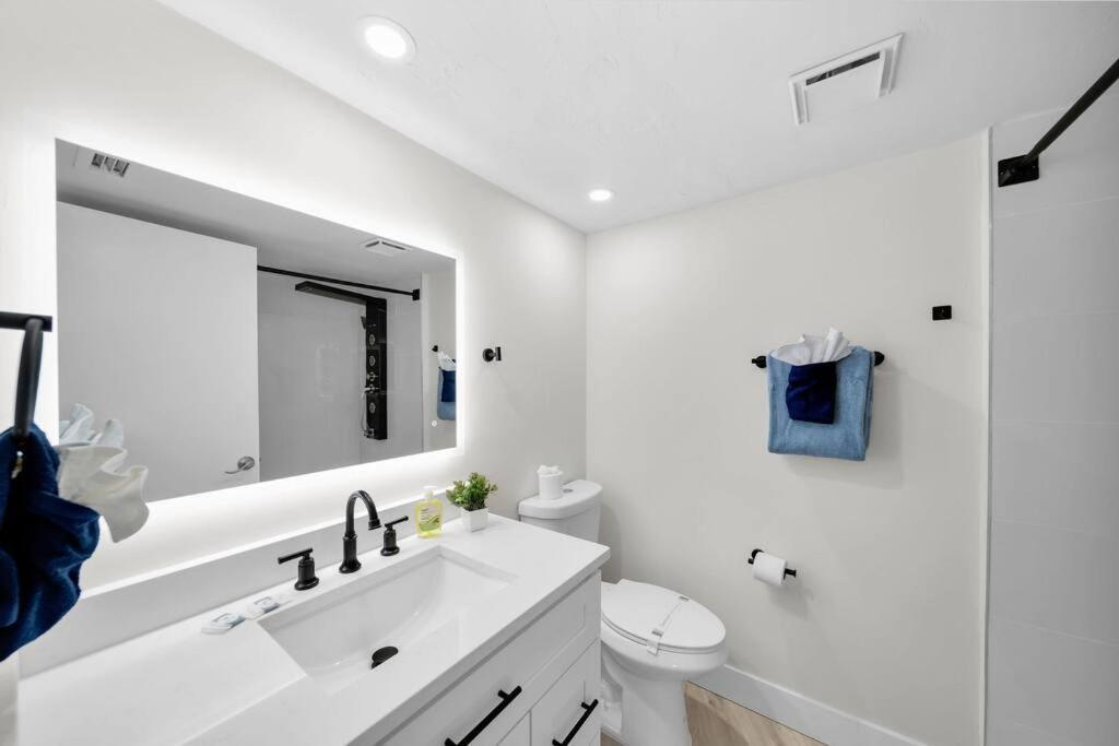 Luxury Waterfront Haven In Cape Coral - Dog-Friendly Escape With Private Pool Villa Екстериор снимка