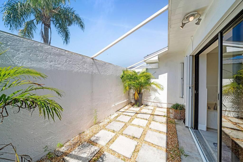 Luxury Waterfront Haven In Cape Coral - Dog-Friendly Escape With Private Pool Villa Екстериор снимка