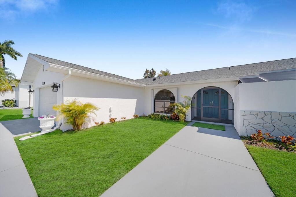 Luxury Waterfront Haven In Cape Coral - Dog-Friendly Escape With Private Pool Villa Екстериор снимка