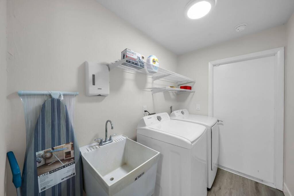 Luxury Waterfront Haven In Cape Coral - Dog-Friendly Escape With Private Pool Villa Екстериор снимка